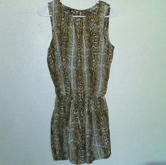 ✨✨Pythonidae Romper✨✨ - Picture 6 of 6